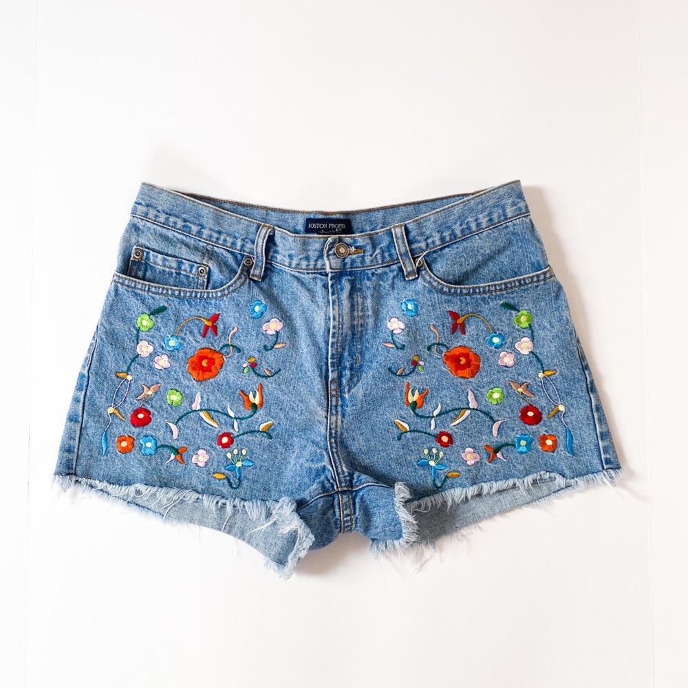 Cheeky Shorts High Waist Raw Hem Embroidery sz 30